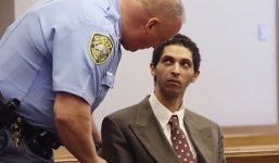 Chơi game online thua, thanh niên cay cú gọi điện lừa cảnh sát khiến một người vô tội bị bắn chết ngay trước cửa nhà