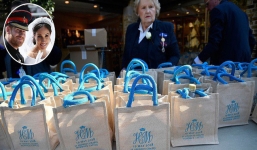 Bên trong túi quà cưới của Hoàng tử Harry và Công nương Meghan có gì đặc biệt mà người phụ nữ rao bán trên ebay với giá hơn 650 triệu đồng