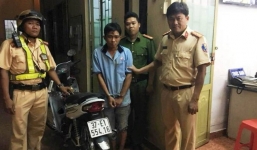 CSGT truy đuổi nam thanh niên trộm 3 cây sắt ở Sài Gòn