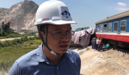 Ông Khuất Việt Hùng vào hiện trường chỉ đạo xử lý vụ lật tàu tại Thanh Hóa