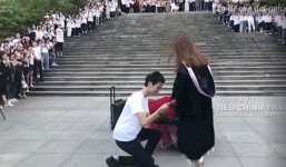 Những màn cầu hôn lãng mạn trong ngày lễ tốt nghiệp: Đời này không lấy ai khác ngoài em!