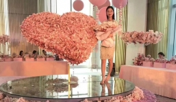 Trung Quốc: Nam thanh niên chơi trội tặng bạn gái bó hoa hơn 1 tỷ đồng làm từ 334 nghìn tờ tiền thật