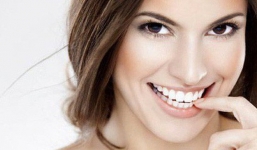 Biểu cảm “sai lầm” này sẽ khiến khuôn mặt bạn già đi 2 tuổi khi chụp ảnh