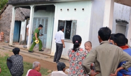 Vợ chồng giáo viên chết trong tình trạng không mặc quần áo, chồng có dây điện quấn cổ