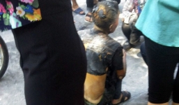 Cụ ông tưới xăng lên người rồi châm lửa tự thiêu giữa phố Hà Nội