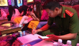 Gần 100 nữ tiếp viên nhà hàng, khách sạn ăn mặc mát mẻ nháo nhào tháo chạy khi công an đột kích kiểm tra