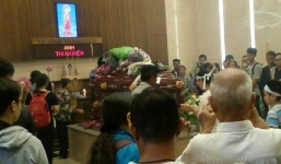 Nhiều người thương tiếc đưa tiễn phượt thủ Thi An Kiện trong cơn mưa tầm tã