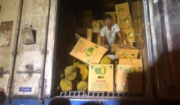 Vụ giải cứu 17 tấn sầu riêng: Tài xế nói gì về việc bán sầu riêng hỏng, cứng đơ cho người dân?