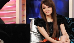 Người đẹp “Chuyện tình biển xanh” bị tố bất hiếu, mẹ ruột phải sang Việt Nam làm phụ bếp