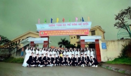 Bị nhóm học sinh lớp 12 phàn nàn khi nhận bộ ảnh 'kỷ yếu thảm họa', nhiếp ảnh lên tiếng: Tại trời âm u, mưa to nên chất lượng không như ý