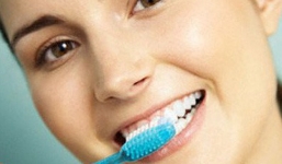 Thói quen đánh răng sai 90\% người mắc phải: Làm ướt bàn chải trước khi đánh răng