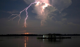 Hai ông cháu bị sét đánh tử vong trong lúc đi chăn dê