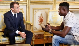 'Spider-man nhập cư' leo 4 tầng nhà để cứu em bé được vào quốc tịch Pháp sau hành động anh hùng