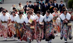 Nhật Bản hạ tuổi trưởng thành xuống 18 tuổi