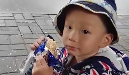 Trung Quốc: Một bé trai 4 tuổi tử vong vì bị nhốt trong xe bus của trường mầm non cả ngày dưới trời nắng nóng