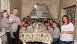 Người phụ nữ mắn đẻ nhất nước Anh: 28 năm có tới 21 người con