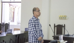 Con gái bị cha dượng hiếp dâm nhiều lần, mẹ vẫn thản nhiên xin giảm án cho chồng