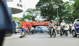 Trải nghiệm xe buýt 2 tầng mui trần ngắm Thủ đô Hà Nội từ trên cao: 300.000 đồng cho một vé liệu có đáng?