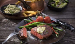 Tin vui cho người ăn chay: đã có món thịt bò chay 100\% làm từ thực vật bán ra thị trường