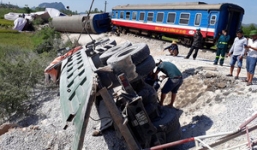 Xác định nguyên nhân vụ tai nạn tàu hoả tông xe tải khiến lái tàu và phụ lái tử vong