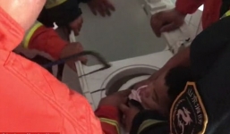 Đang làm việc nhà nghe con khóc ré lên, mẹ chạy đến xem phát hiện cảnh hãi hùng trong chiếc máy giặt