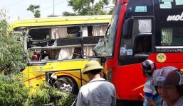 Hai xe giường nằm đâm nhau, hàng chục hành khách la hét hoảng loạn