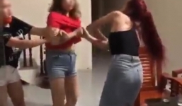 Lên tiếng bênh nhân tình sau khị bị bắt quả tang tại nhà nghỉ, người chồng bị vợ lao tới túm áo, đánh liên tiếp vào người