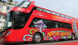 Vừa ra mắt được một ngày, khách phàn nàn chi tiền triệu đi xe buýt 2 tầng nhưng bất tiện