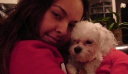 Ngồi máy bay suốt 5 tiếng, người phụ nữ phải chịu đựng cảnh tượng hãi hùng nhưng không dám nói với tiếp viên