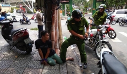 Nữ du khách bị giật túi xách giữa trung tâm Sài Gòn