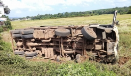 Xe tải tông xe máy bốc cháy, một cán bộ công an tử vong