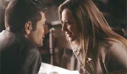 Nhìn chằm chằm vào ai đó 10 phút và điều có phần quái dị sẽ xảy ra