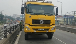 Bé gái 4 tuổi tử vong dưới bánh xe ben, mẹ nguy kịch