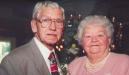 Thực hiện di nguyện của mẹ, người phụ nữ phát hiện ra sự thật đáng sợ về ngôi mộ của bố