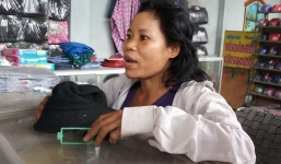 Người phụ nữ nhặt tiền rơi: “Tôi nói mọi người trả lại nhưng họ bỏ túi đi mất”