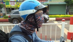 Bình Phước: Dân tình hoảng hốt khi nhìn thấy siêu ninja bịt kín mặt và hai mắt vẫn chạy xe máy đi băng băng trên đường