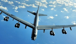 Mỹ điều pháo đài bay B-52 đến gần Trường Sa sau trận khẩu chiến quyết liệt với Trung Quốc