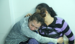 Người thân khóc ngất khi nhìn thấy linh cữu cô gái bị chặt xác phi tang