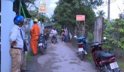 Công nhân bị điện giật treo lơ lửng trong lúc kéo cáp viễn thông