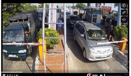 Tài xế dùng dao chặt barie, tát nhân viên trạm BOT ở Thái Bình