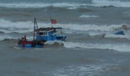 Tàu cá chìm ở Trường Sa, 31 ngư dân trôi dạt ngoài biển suốt đêm