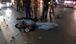 Va chạm với xe tải trên cầu Nhật Tân, thanh niên đi xe máy tử vong