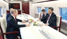 Vừa đến Bắc Kinh, Putin trở thành lãnh đạo thế giới đầu tiên nhận vinh dự tối cao của TQ