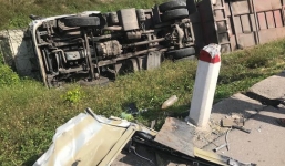 Video: Hiện trường vụ xe khách tông nhau với xe tải khiến 10 người bị thương 