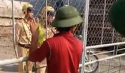 Sự thật clip CSGT Nam Định bị người dân 'nhốt' trong xưởng gỗ