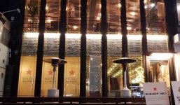 Nhà hàng Việt giữa lòng Seoul nổi tiếng đến nỗi muốn ăn phải xếp hàng tận 20 phút