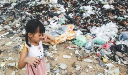 Chuyện của cô bé 9 tuổi sống ở bãi rác Phú Quốc và chàng kỹ sư nông nghiệp đi khắp đất nước kể chuyện trẻ thơ