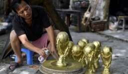 Những chiếc cúp vàng World Cup được chế tác tại Việt Nam lên báo nước ngoài