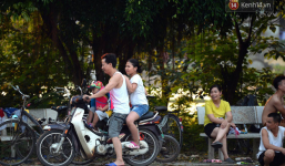 Người dân thôn Trầm ùn ùn rủ nhau ra hồ nước nhân tạo tắm mát giải nhiệt mùa hè