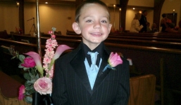 Hai mẹ con bỗng mất tích không dấu vết, 2 năm sau cảnh sát không tin nổi điều họ phát hiện bên trong bức tường tại nhà của người bà